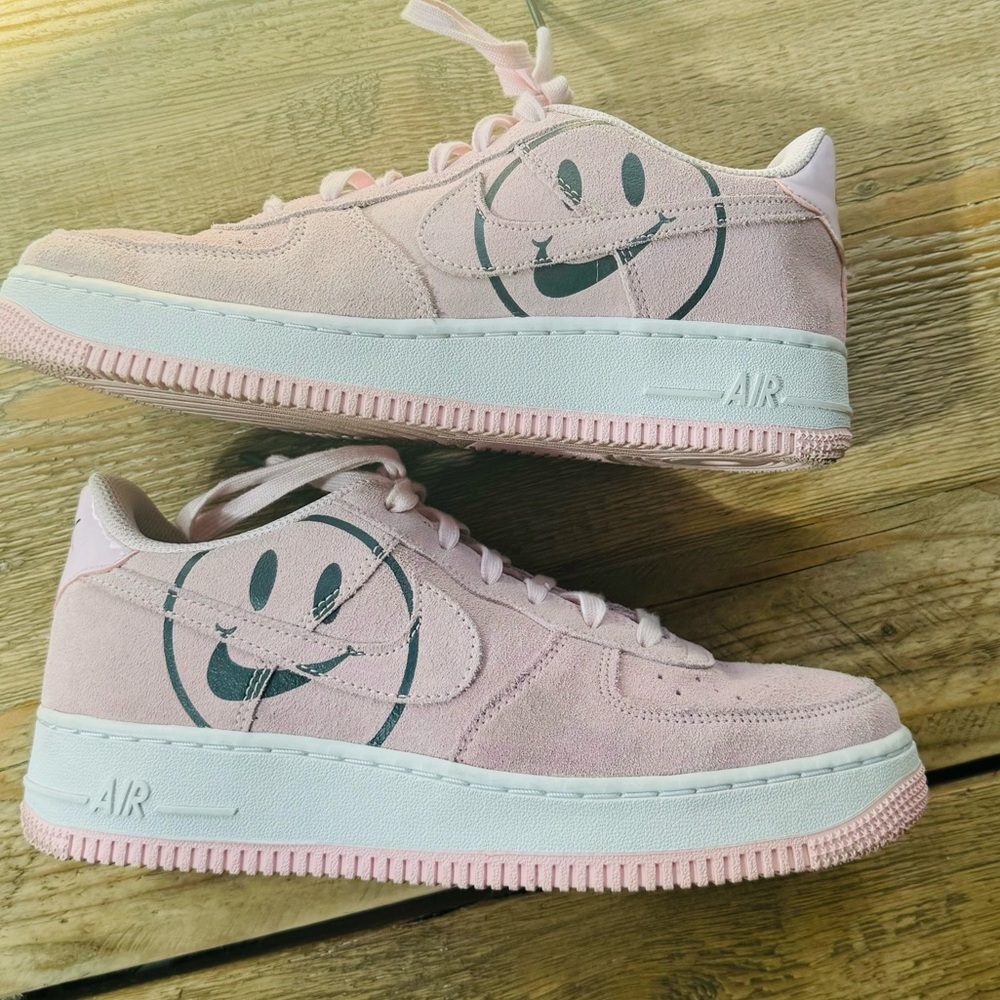 Nike Air Force 1 smiley face